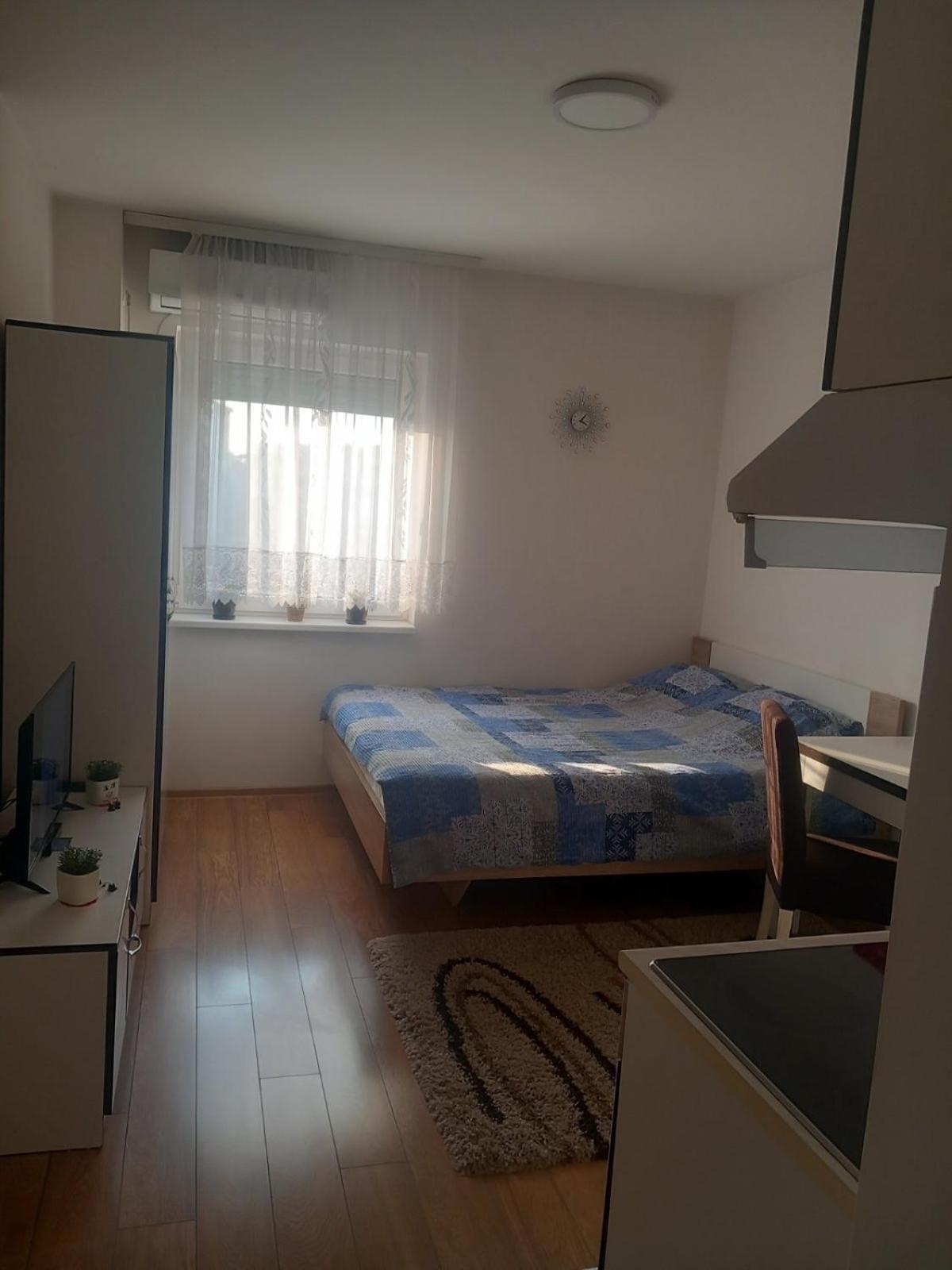 Stan Na Dan Apartamento Loznica Exterior foto